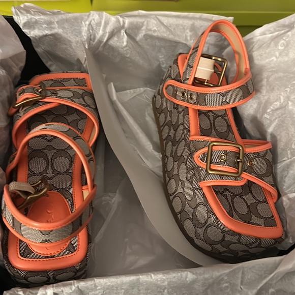 COACH - Picture 4 of 9